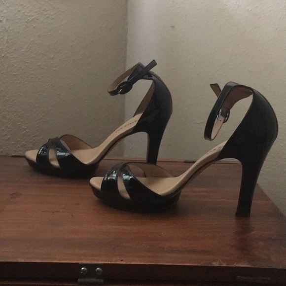 Pair of lovely black patent Repetto heels - Picture 1 of 4
